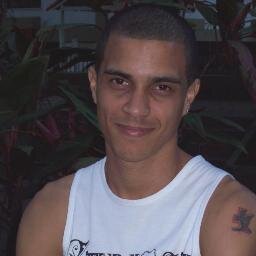 Amo praia,futebol,música e minhas filhas