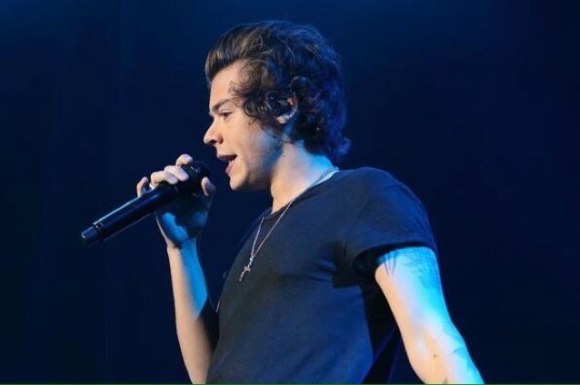 dont follow this account follow @platinumharry1 because she gave you this free follow :-)