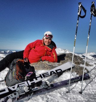 Natacionista d'Aran, politicament indignada, a pesar meu i aficionada a retratar pensaments. SWIM BIKE SKI