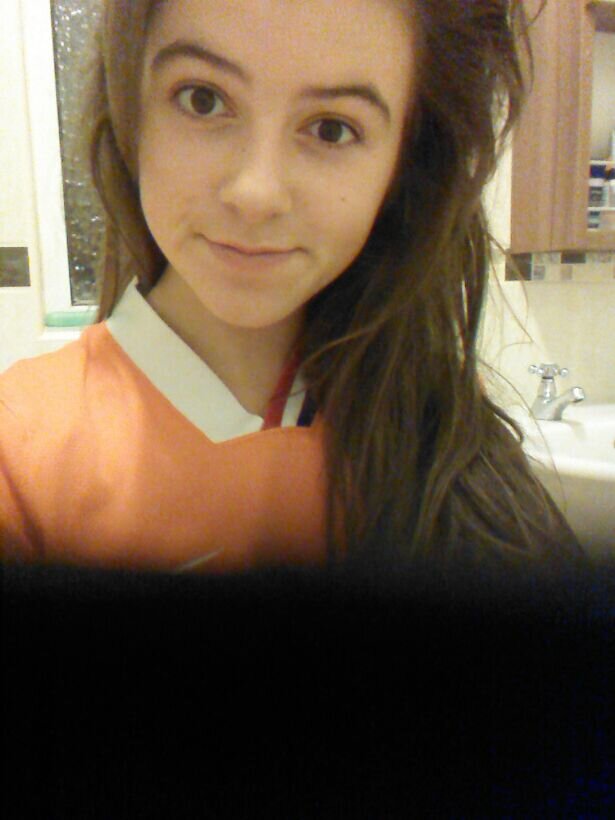 kik me bextah98 : im 14 and irish :D i love football and basketball :D