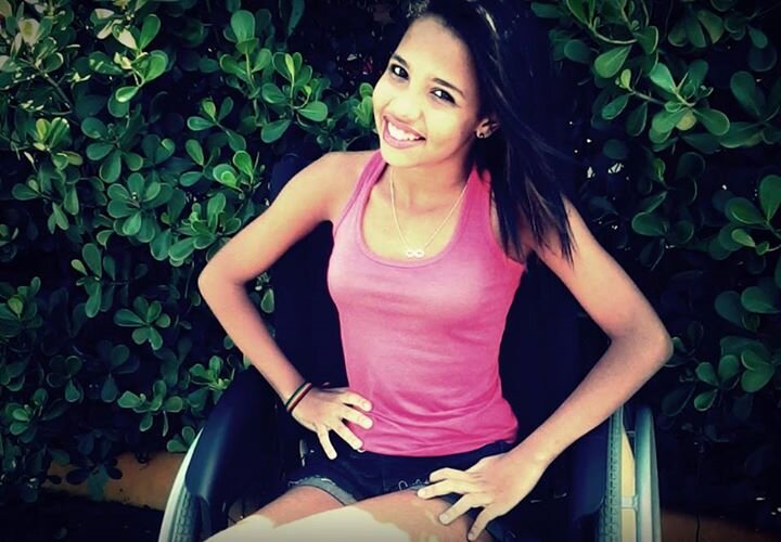 snap : thaysmirelly | instagram : @thaysmirellyofc | youtuber 3 |faço parte da AACD (teleton).