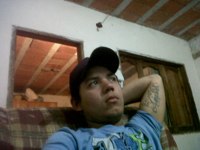 y sobre mi nada soy buena onda y me encanta hacer amistades Y me encanta el rock y divertirme.. Y seguime y te siguo!!