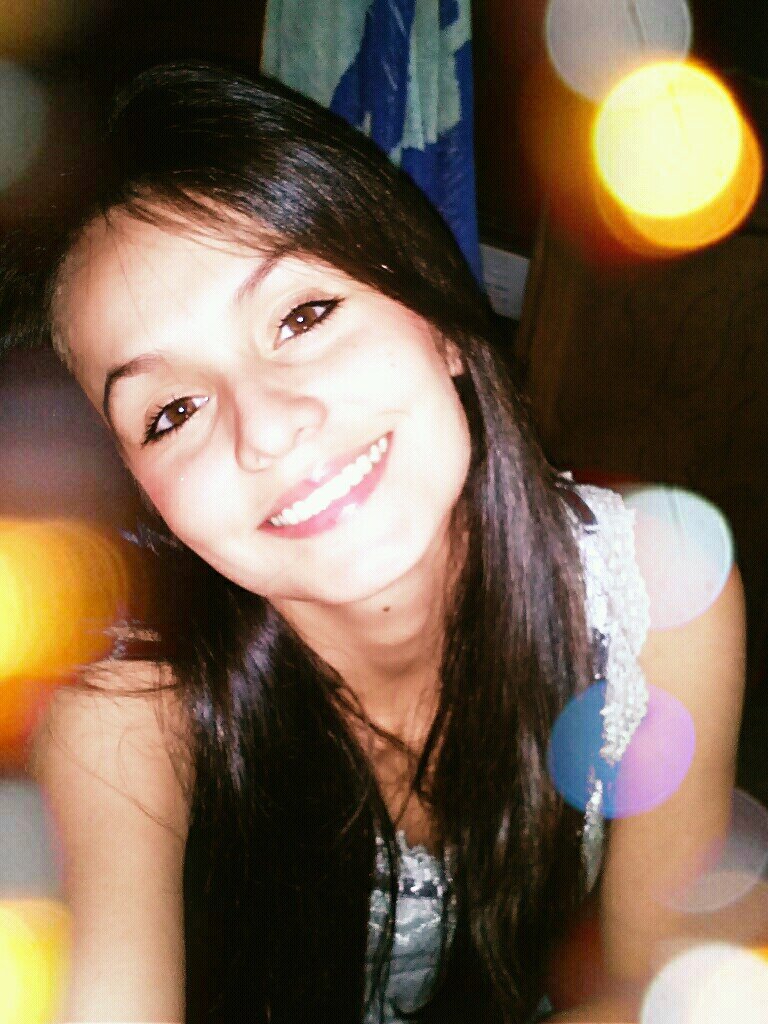 Estudiante de Odontología. Hija del Rey de Reyes