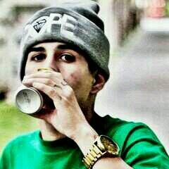 `` tinha que ser fã do MC de meio metro ``