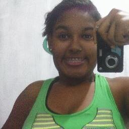 Jamais deixe que a sua felicidade dependa dos outros. Eles não deixariam de ser feliz por você.