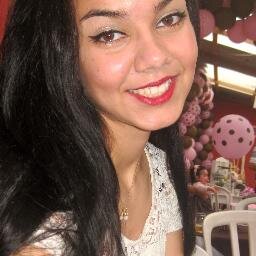 Se tudo fosse fácil
Mandaria a saudade embora
Estaria te odiando agora
Como se fosse fácil apagar você de mim... s2 s2
