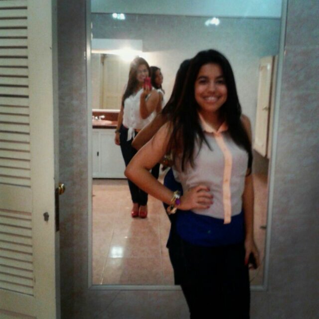 Soy una chica extrovertida, comprensiva, me gusta escuchar y que me escuchen, buena amiga y consejera♥ odio las mentiras•_•