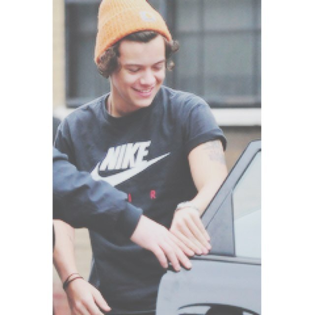 FREE FOLLOW YAY! FOLLOW @zarryohbrooks AND I SWEAR I'LL FOLLOW YOU BACK BC YOUR FAB X