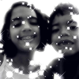eu tenho as melhores amigas do mundo:lays,lara,dayane e iris e amo luan santana