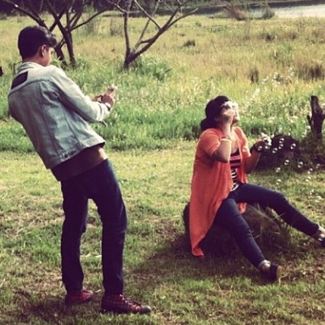 Singing with @AlaskaQjkt .. bla bla bla.. and i don't care.. JUST MAKE IT FUN!!!