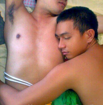 Hidup jangan dibikin ribet..nyantai aja..nikmati apa yg ada d dpan kita slagi kita bisa...Let's have fun..