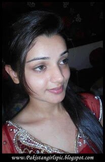 sarajan121's profile picture. im v jolly  im just simple,,