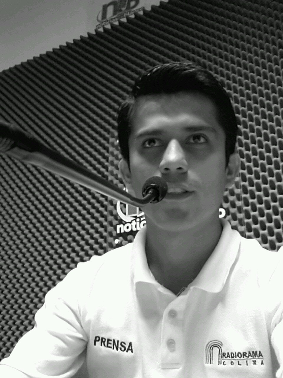 Reportero  de Grupo Radiorama Colima, El Mundo desde Colima, Zona Pública Canal 11, https://t.co/E8lvyjtEDA y  corresponsal de El Financiero