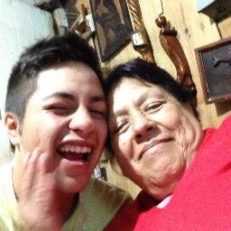 De rodias busco a Dios, & de pies me mato con los hombres 
 
 Con temor a Dios & sin miedo al hombre 
 TE AMO PAPI (': & MAMI (': Lo mejor de mi vida.