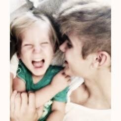 No me sigaaas, te estoy regalando un follow sígueme en @kidrauhl4everj y pide fback :*