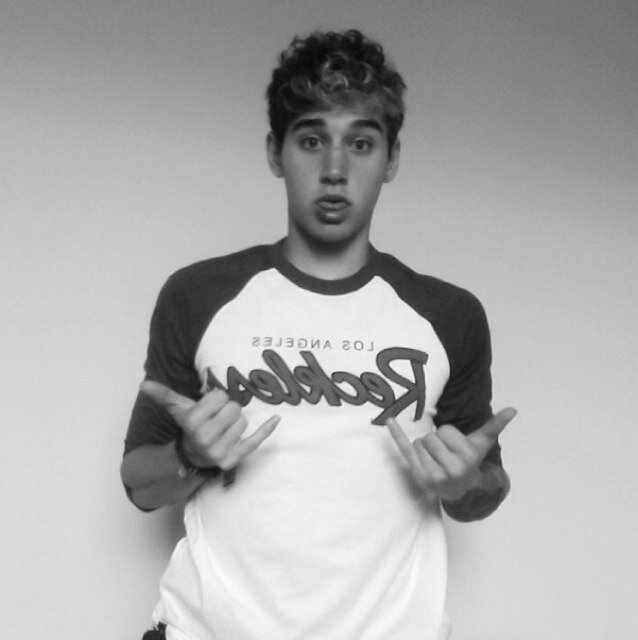 I love the Janoskians❤️ 1.6.2013 and 13.9.2014 were the best nights of my life. Veronica,Gina,Mariam follows, JAMES&BEAU /5