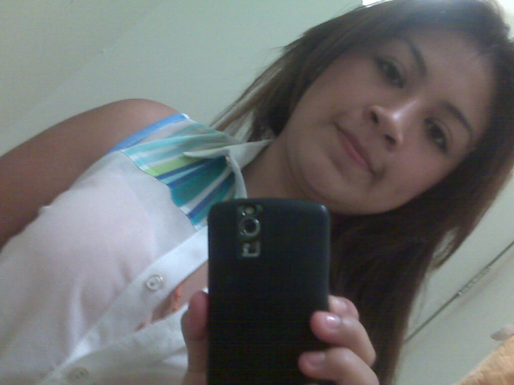 Chaparra,Simpatica,Buena onda,alegre. ¡Que mas Follow!