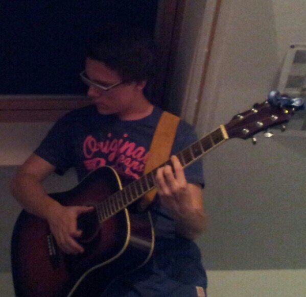 // 17 jaar // Mb'hoek //Gitaar // Feyenoord // Zwemmen //  Bergschenhoek // Rockin all the way // one love // :D // #StayHappyStayAwesome //