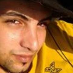 اسألونے عن العشق أحدثگم عن الســلآح ،
