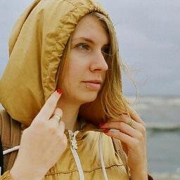 Верстаю, рисую, читаю книжки, гуляю по Москве, слушаю сёрф.