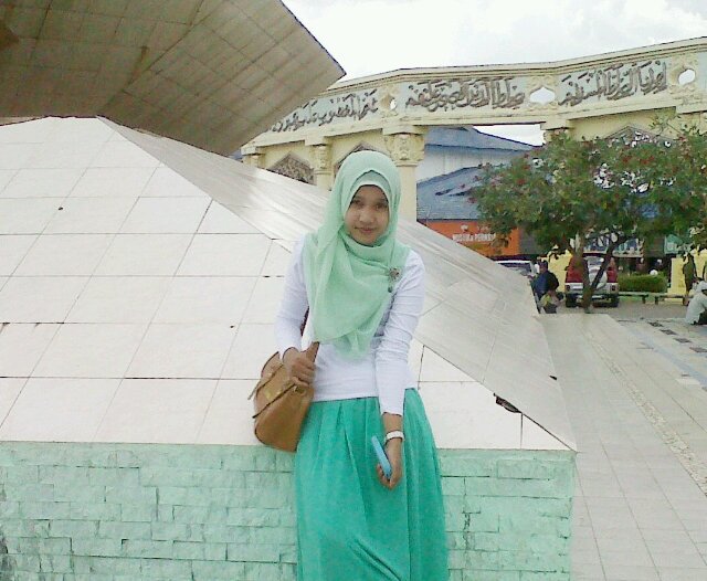 Atiq ~ 10 Agust 91 ~ I Love Allah ~ Bjm ~ Sociology Bersyukur dan terus beryukur kpd Allah.