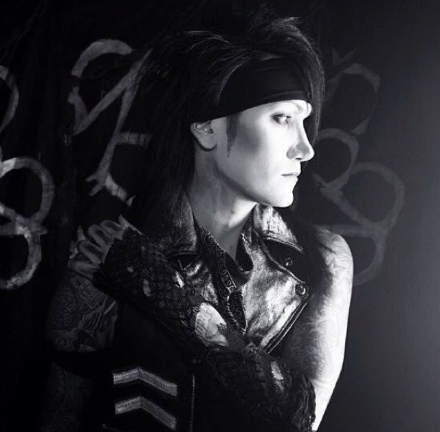 Eldest of the Lightwood children. Im the sassiest, gayest nephilim to ever exist. [#RP]
