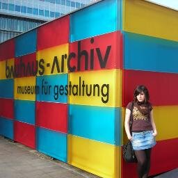 Arquitecta emprendedora, sobreviviendo al mundo exterior... 
Mamá a tiempo completo.