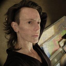 Artiste plasticienne, photographe et performer