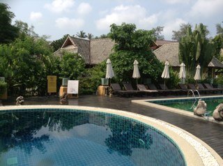 Seashell Resort is centrally located in the popular resort area, within easy walk to markets, shops, restaurants and Sairee famous beach.