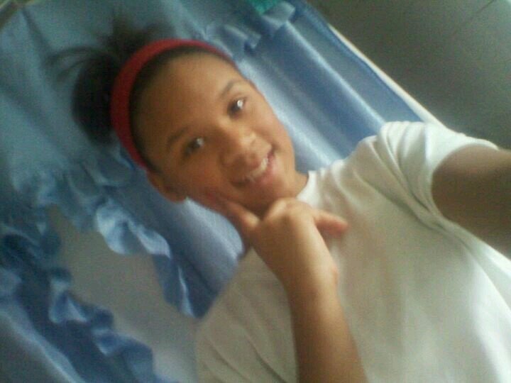 Follow My Main Biishhh @LifeeeGoessOnn_ ( : Ayeee Aleah Wass Here ;)