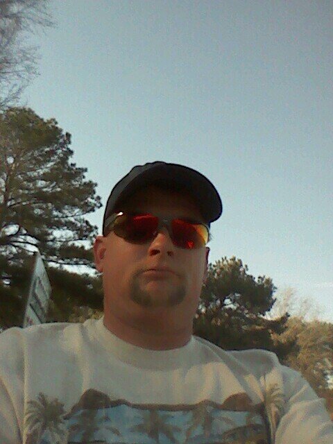 Owner/Operator of Beautiful Shine Mobile Detailing. A loving wife and 3 wonderful children. God is my salvation. Through my faith, I believe in him!