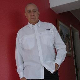Venezolano emprendedor desde los 25 años. Creo en el trabajo como forjador del futuro. Me quedo en Venezuela dando la lucha junto a mi familia por un País mejor