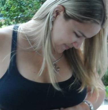 Casada, 26 anos , mãe de dois filhos lindos, e feliz demais com minha família.