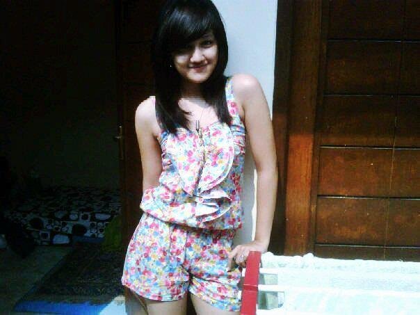 Just Parodi of @raniiagustine as Amanda in Kepompong • RESMI+FOLLOWED by @raniiagustine since  14 Agustus 2012  • More cek fav •