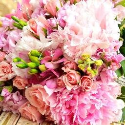 A Naperville florist.  Follow this award winning shop offering flower delivery to locations all over the Chicago area.