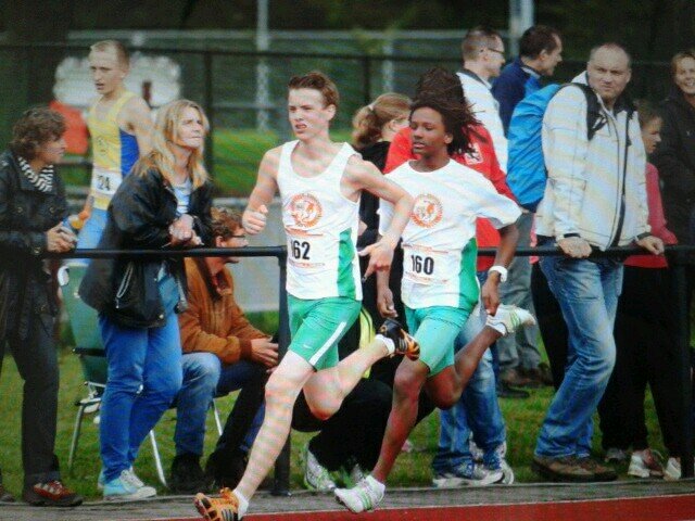 Marien_pac_FR12's profile picture. ik zit nu al wel bizar lang op Harrie's plafond bij het stopcontact geel een mooie kleur te vinden en ook nog erg van atletiek te houden