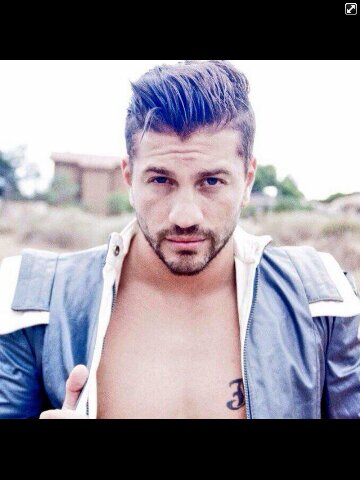 Leo, un amor platonico un amor imposible!!! Peroo aun asi le quiero