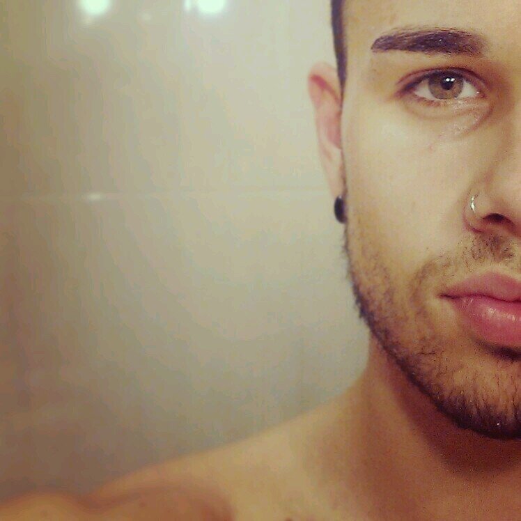 aDrenaL1na's profile picture. 23. Ingeniería industrial. Bicampeón de Europa de MW2 (individual). PainGaming. Música. Amigos. Sin verdaderas necesidades no hay verdaderos placeres.