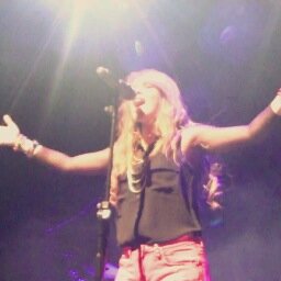 LuciaGilHTs's profile picture. Bienvenidos a la cuenta para apoyar todos y cada uno de los pasos de Lucia Gil, desde aquí voy a ayudar con todos los HT de Lucia.

~Ihana~