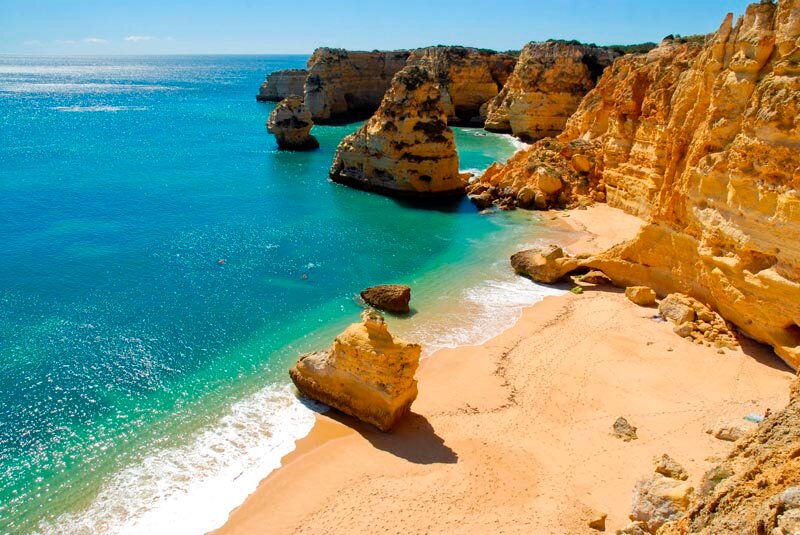 Descubre Portugal y sus secretos en esta guía turística.
Descubra o Portugal com este guia de turismo.
Discover Portugal with this tourist guide