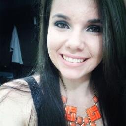 Eu, ri, bebi, cresci, evolui, me iludi,mas não morri. Eu beijei, sonhei, errei, me decepcionei, apaixonei, mudei, enfim eu vivi e estou aqui!