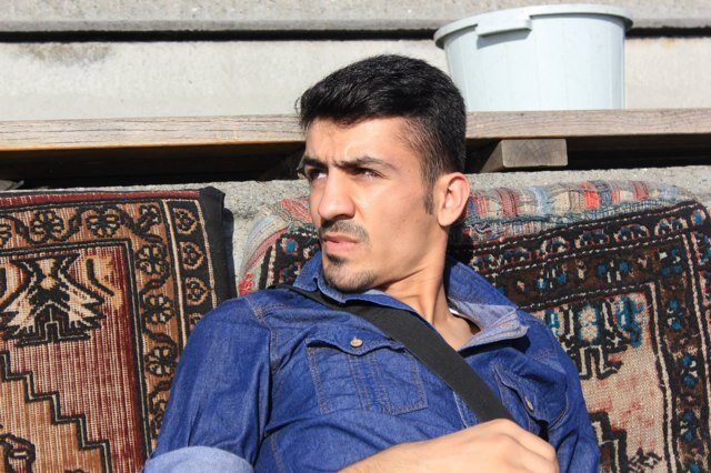 Twitter; Gündemi ve hayatı yorumlayan zekiler ile zekileri eleştiren ezikler arasında oynanan komik bir maça benziyor..