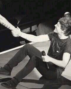 u just got a free follow so go follow my main acc @cuddlyloueh ok ilysm ♡