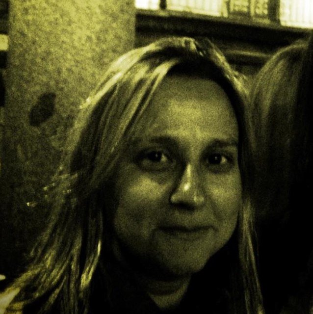 Mamá de Lázaro. Logopeda. Grad. en Magisterio. Máster en Dirección y Liderazgo de CE. Directora de Escuela Pública y, siempre aprendiendo.