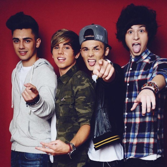 @OverloadMusic we love you Jordi, RyRy, Ollie and Joey! Please follow :) please follow our personal accounts @CourtneykTJ , @MillieGodfray and @Xmishymoox