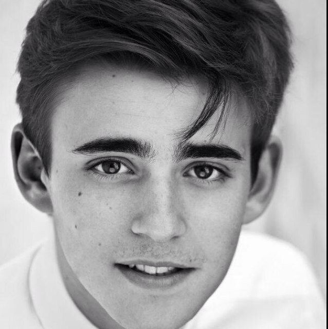 Charlie Rowe Rowebotstrend Twitter