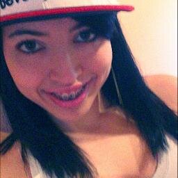 Não sou a garota mais certinha &&' nem a totalmente descontrolada. Não busco ser perfeita , mas sim ser eu mesma
