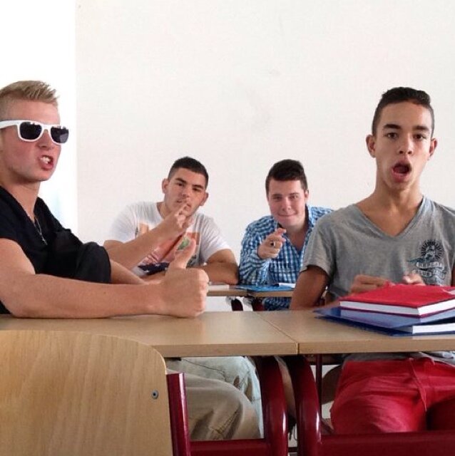 Ik heb een broer named @NoahGriffin_
ROC luchtvaardtechniek - FC Weesp A2 - bouwjaar 1996 - $tr33tf!ght - the harderstyle