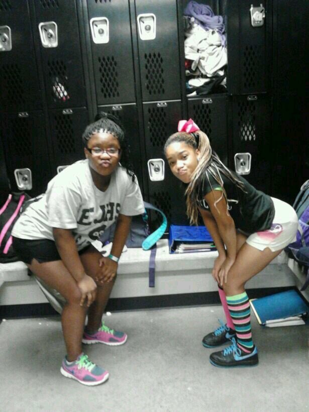 im_lookin_back_nnd_laughin_at_these_hoes
