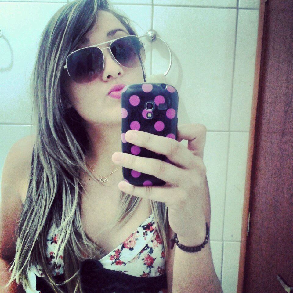 Instagram @vanessaribeiiro